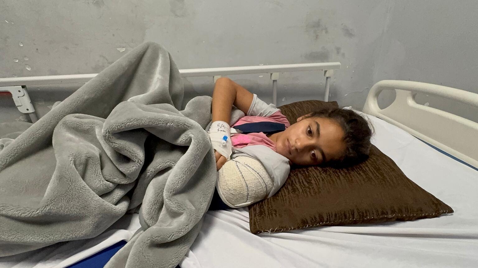 Jana uit Gaza in het ziekenhuis