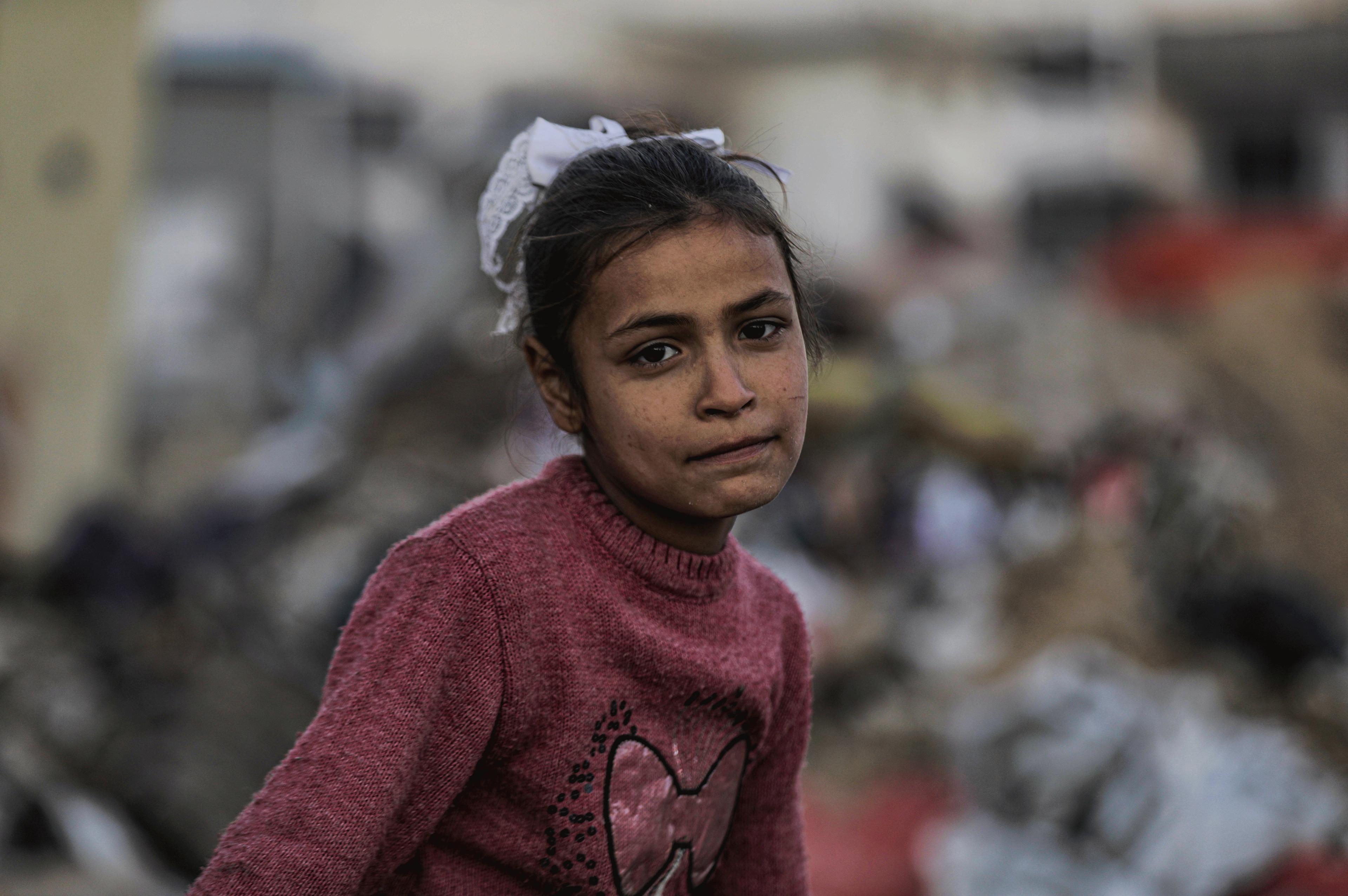 negenjarige meisje op de vlucht in gaza