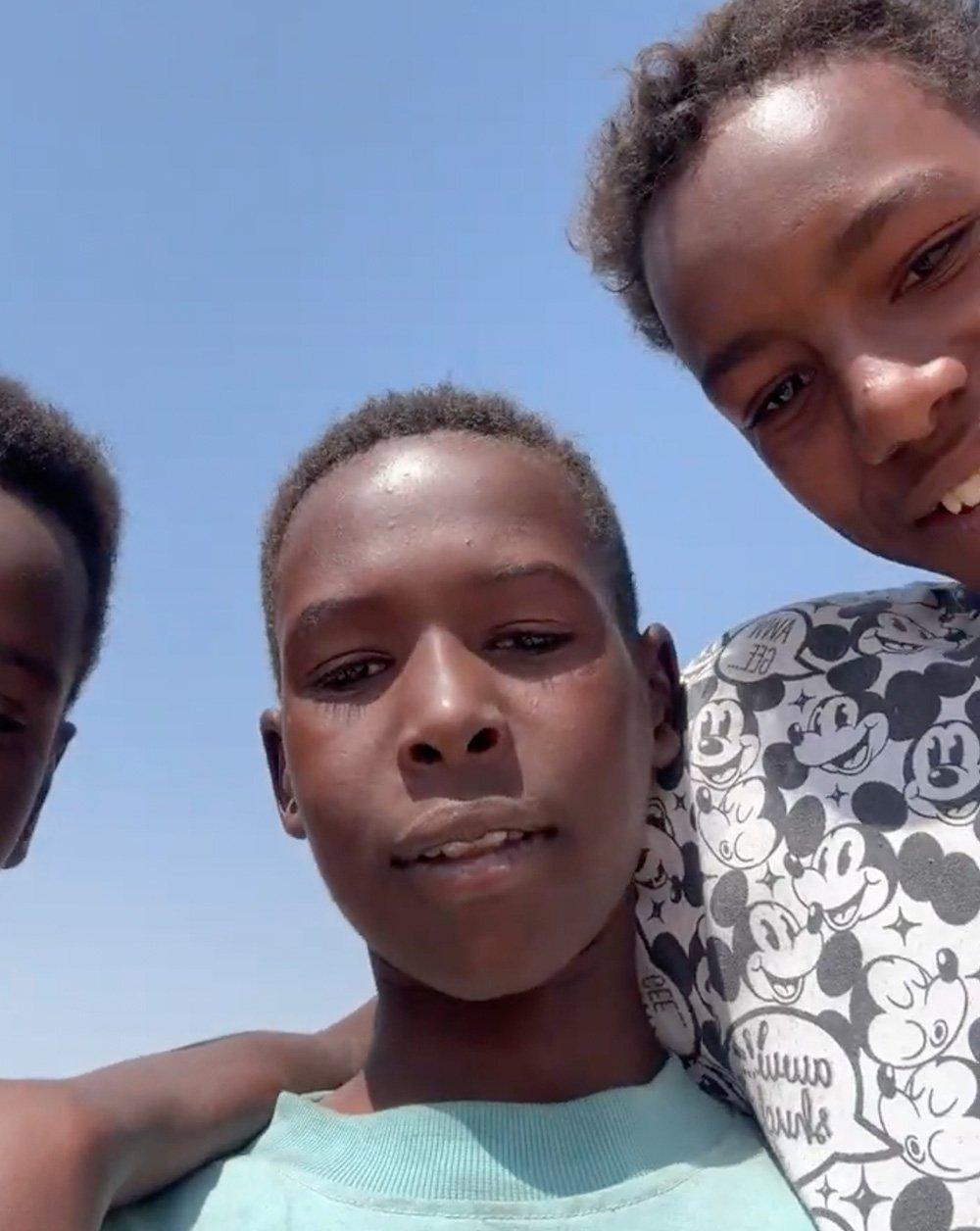 Mohammed filmt met zijn vriendjes in Soedan