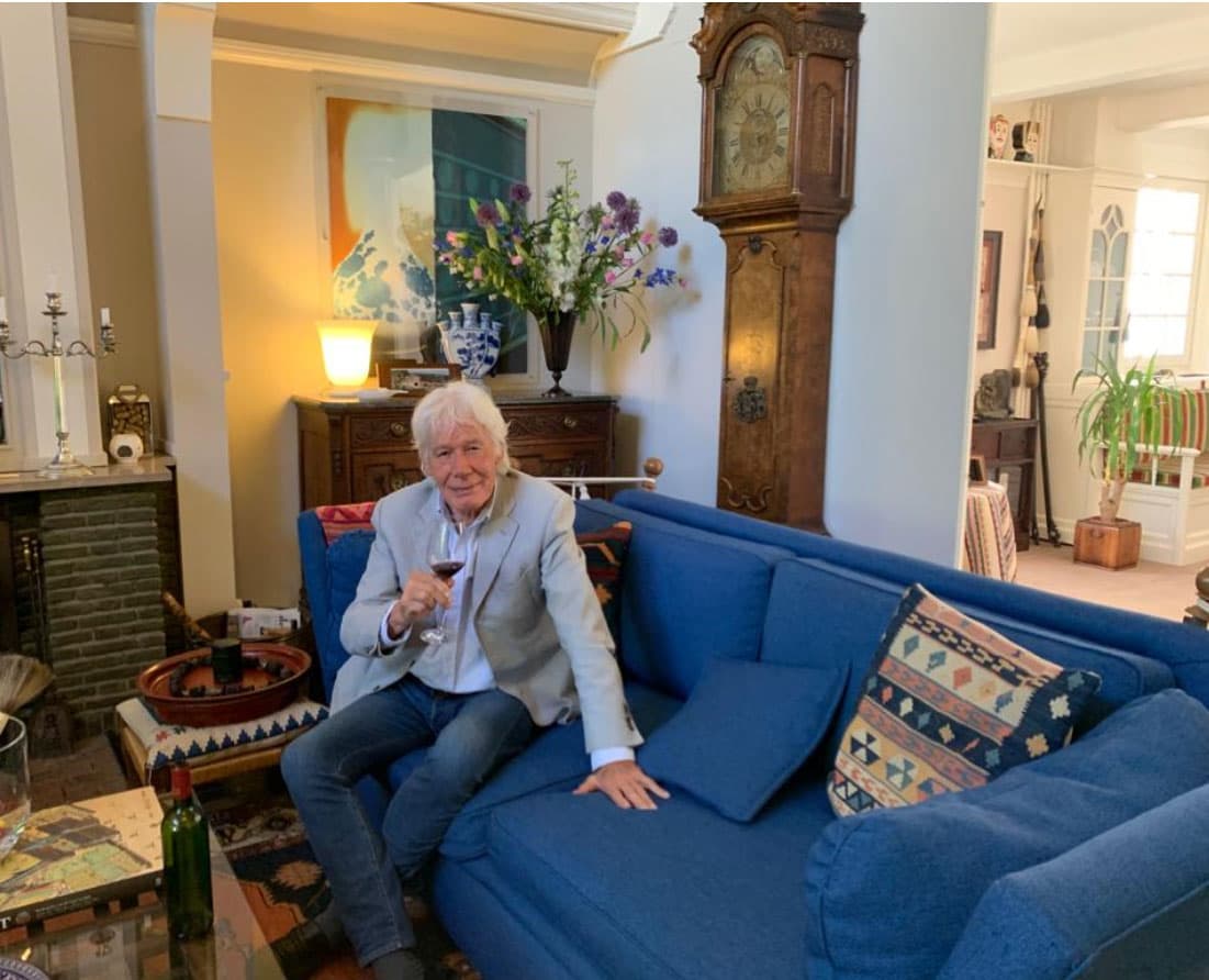 Paul van Vliet in huiskamer