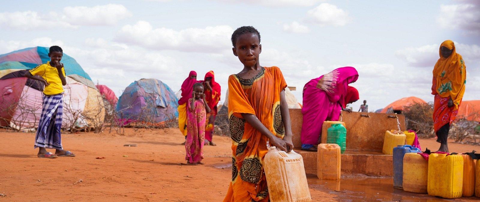 Kind met jerrycan in somalie