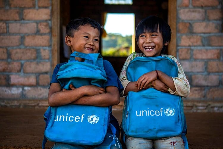 Kinderen UNICEF schooltassen