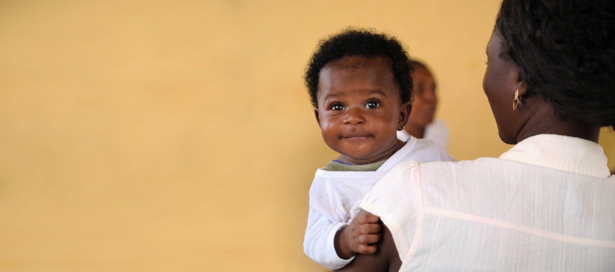 Lachende baby in Ghana