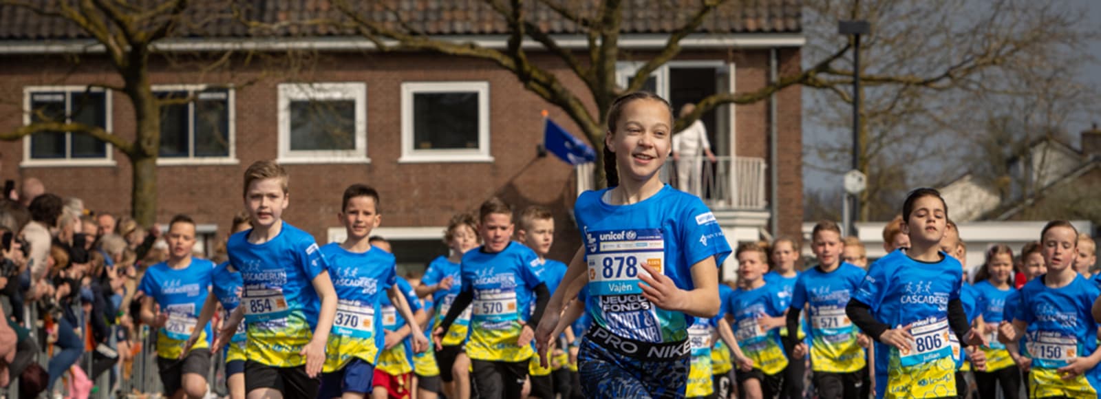 kinderen in hardloopwedstrijd