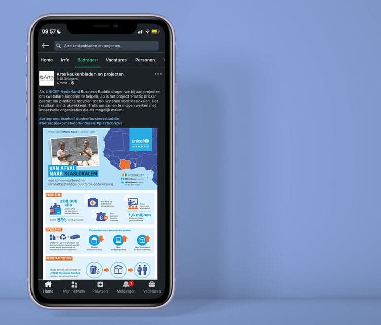 Iphone mockup met social post