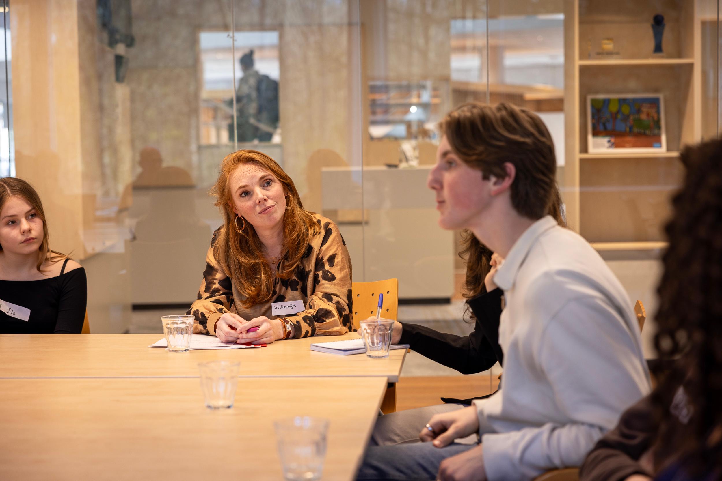 Jongerenraad Digitalisering in gesprek met staatssecretaris Aerdts