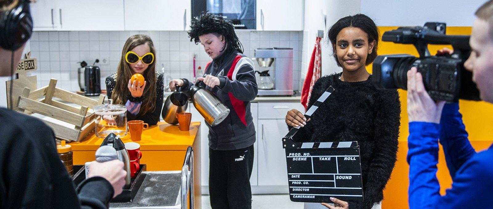 Kinderen nemen hun film op