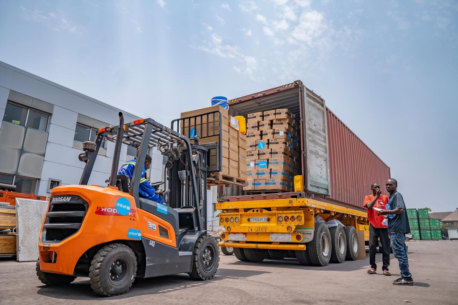 Vrachtwagen volgeladen met ebola vaccinaties in de Democratische Republiek Congo.