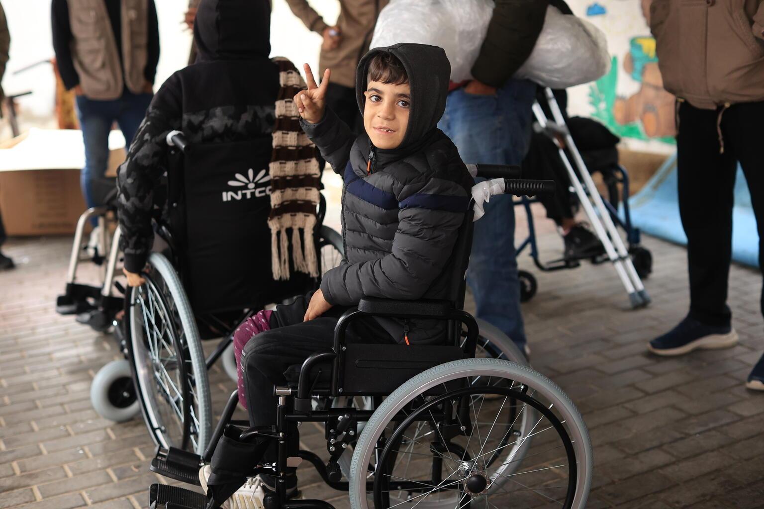 jongen in rolstoel gaza
