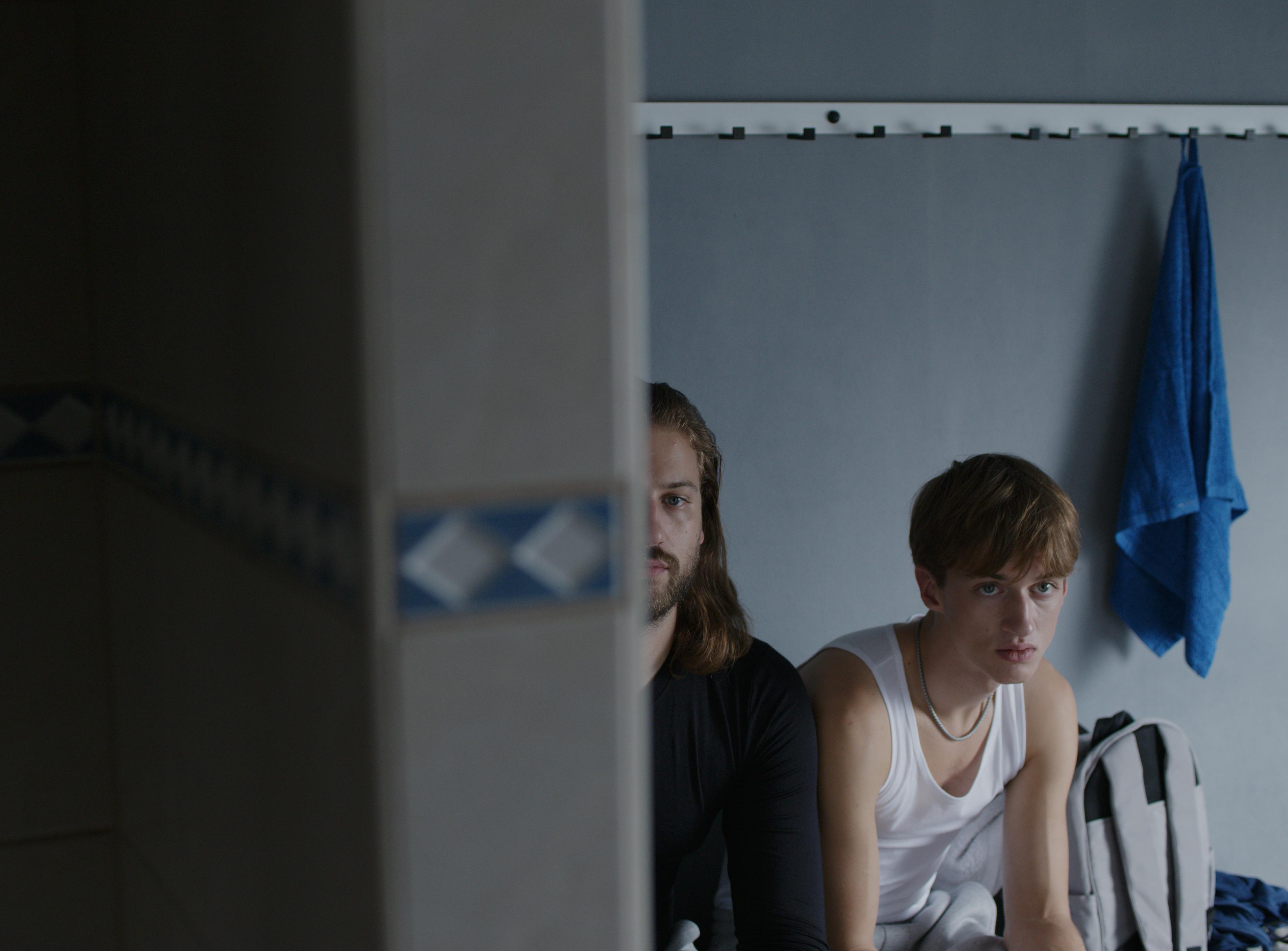 Turn down the noise, 2 jongens in een kleedkamer