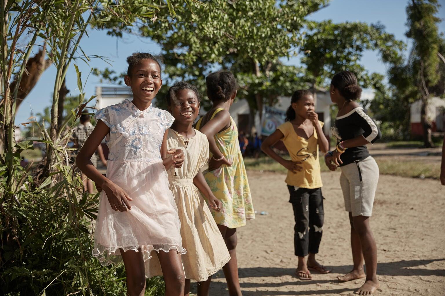 twee meiden lachend madagaskar