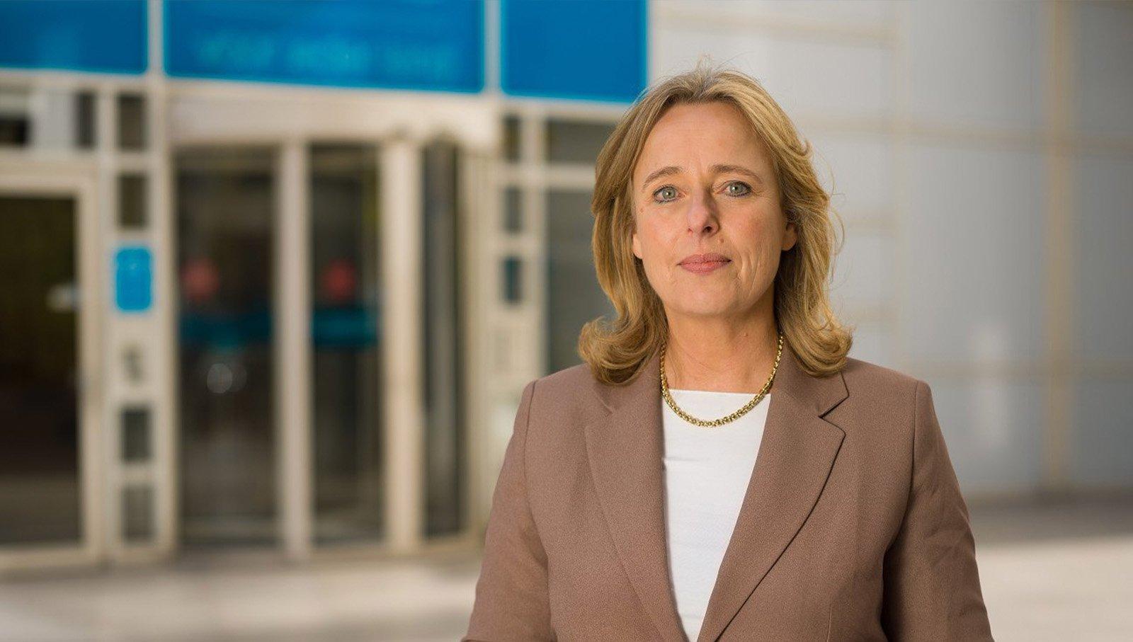 Suzanne Laszlo bij kantoor UNICEF Nederland